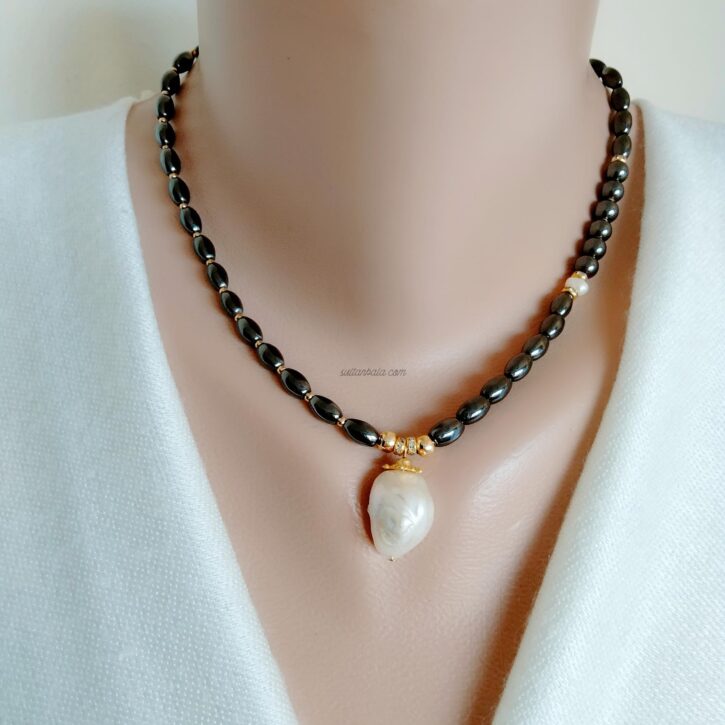 Hematite and Baroc Pearl Necklace