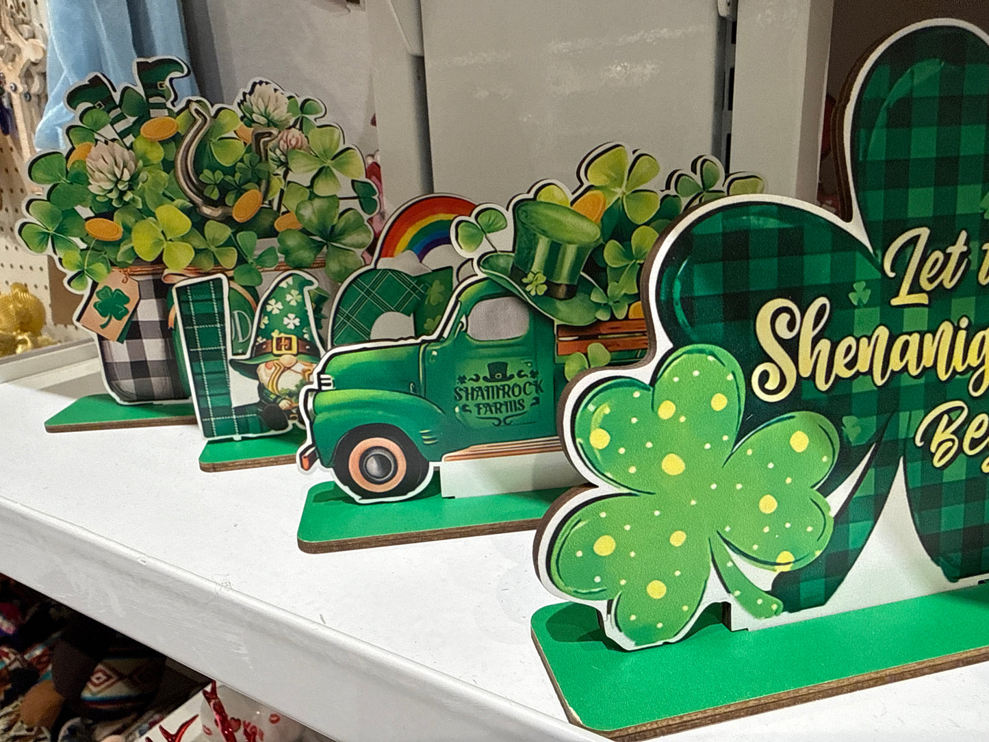 St Patrick`s day table centerpiece