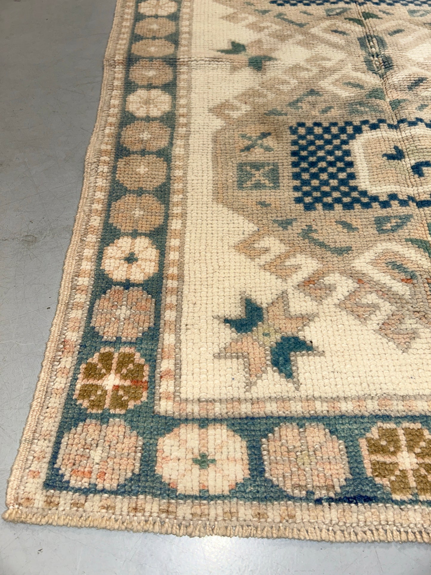 No 20- Vintage Oushak Style Handwoven Wool Rug – 2'9 x 4'1 – Soft Blue & Beige Anatolian Accent Rug