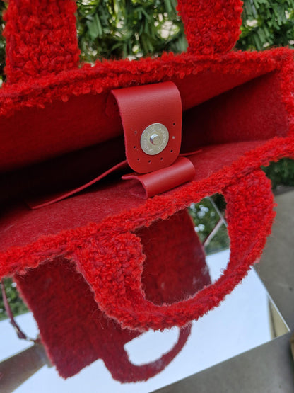 Chic and Versatile Red Handcrafted Bag with Leather Details | Elegant Winter Bags: Felt-Lined with Leather Accents | Handmade Bags