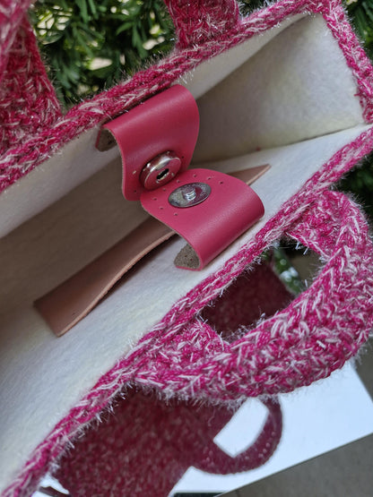 Chic and Versatile Glitter Yarn Handcrafted Bag with Leather Details | Elegant Winter Bags: Felt-Lined with Leather Accents | Handmade Bags